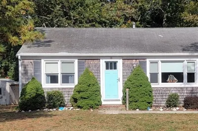 10 Ellis Dr 1