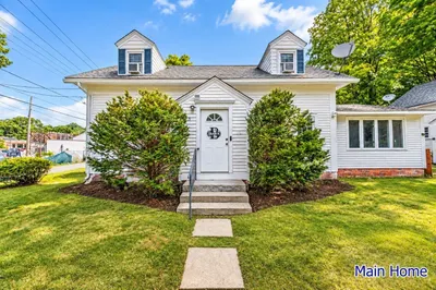 15-17 Pleasant St 1