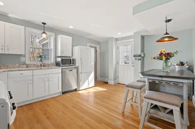 30 Rockland St 1