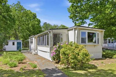 4 Deer Hill Ln