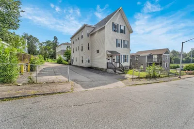 8 Newport St #2