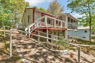 40 Lakeview Blvd