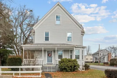 526 Pleasant St 1