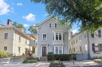 135 Williams St #2