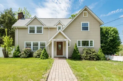 136 N Main St 1