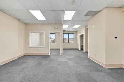 49 River St #4 1