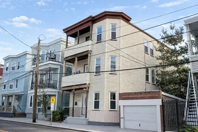 37 Maverick St