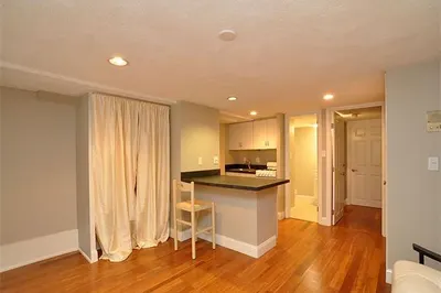 50 Montgomery St #1