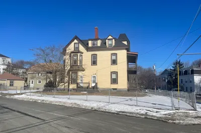 8 Arch Street #5 1