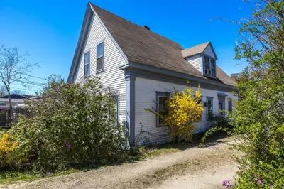 37 D Court Street 1