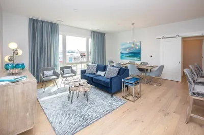 10 Shipyard Dr #317 1