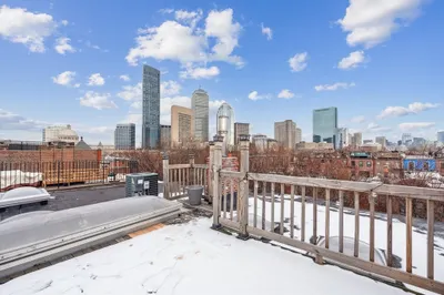 16 Wellington St #5