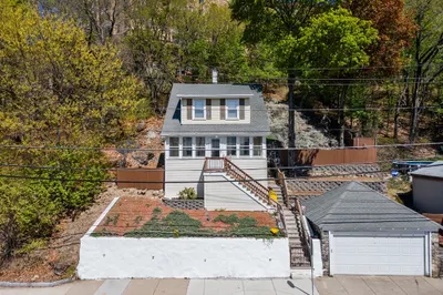 1156 Salem St