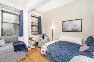 137 Peterborough St #4