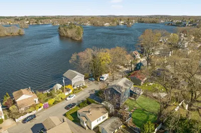 320 Bridle Path 1