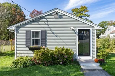13 Mayflower Rd