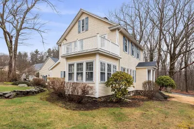 21 Spring Dr