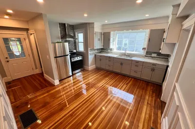 28 Albertina St #1