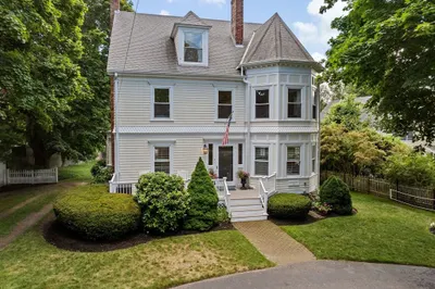 561 Washington St 1
