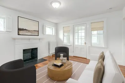 34 Exeter Street #34