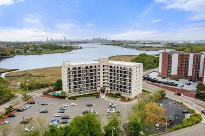 133 Commander Shea Boulevard #209