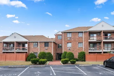 655 Saw Mill Brook Pkwy #11 1