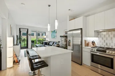 45 W 3rd St #304