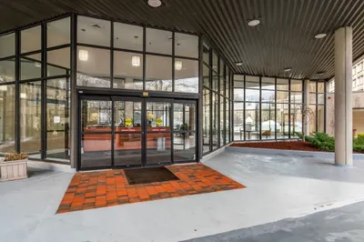 250 Hammond Pond Pkwy #1406N