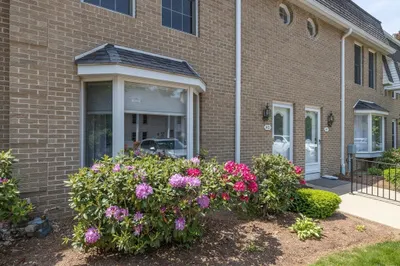 8 Mansion WooDs Dr #D 1