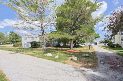 10 Village Green Ln #13