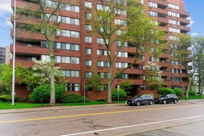 77 Adams St #708