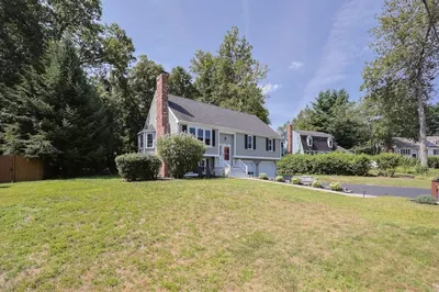 76 Jamestown Rd 1