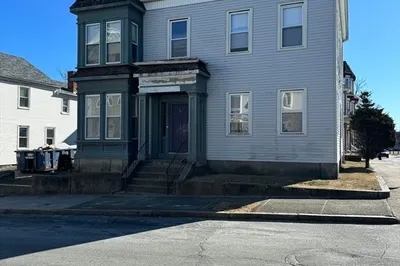 54 Russell St 1