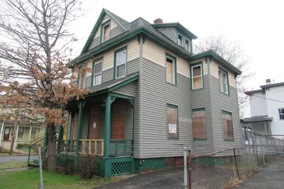 123 Bay St