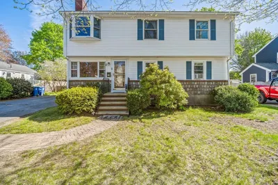 8 Lawson Ln