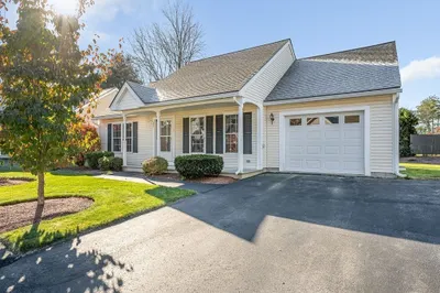 10 Lexington Ct #10 1