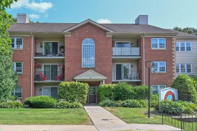 24 Maple Crest Cir #F 1