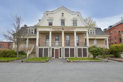 1049 Pleasant Street #7 1