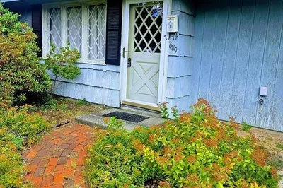 689 Old Connecticut Path 1