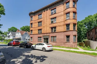 92 Woodside Ter 1
