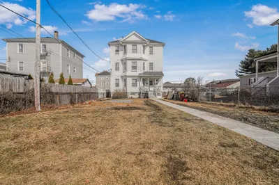 500 Birch St 1