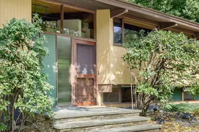 2 Rollingwood Dr