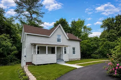 26 Maple St 1
