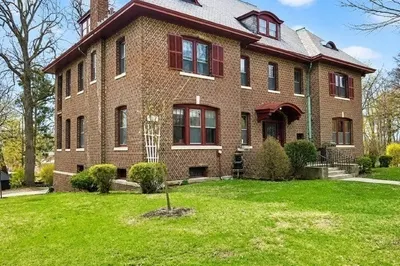 86 Bowdoin St 1