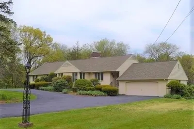 35 Deerhaven Rd