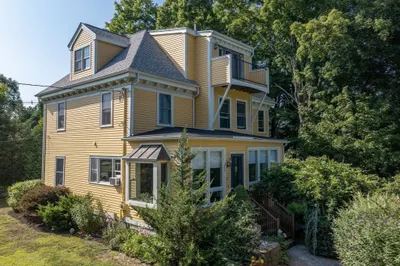 98 Myrtle St