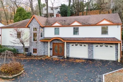 121 Hartman Rd