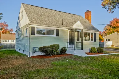 28 Florida Dr