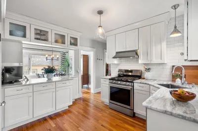 452 Baker St 1