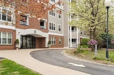 318 Rindge Ave #303
